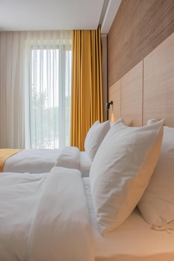 מומצ'ילגראד Hotel Osetia Garden מראה חיצוני תמונה