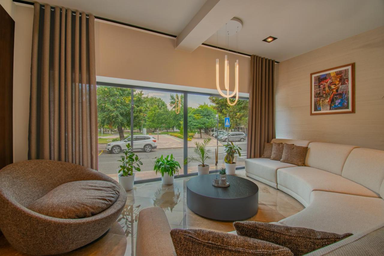 מומצ'ילגראד Hotel Osetia Garden מראה חיצוני תמונה