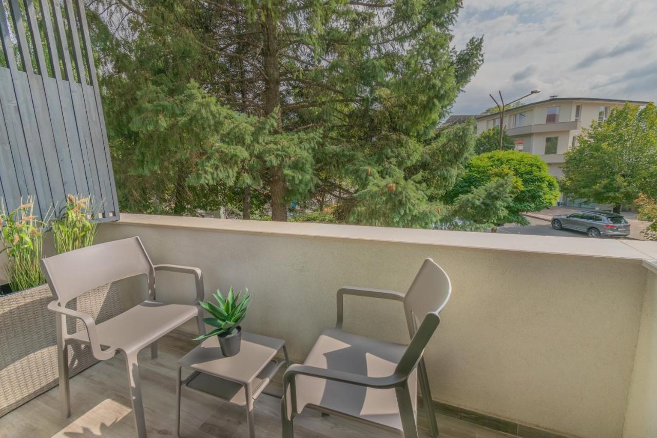 מומצ'ילגראד Hotel Osetia Garden מראה חיצוני תמונה