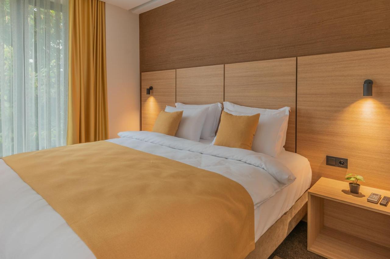 מומצ'ילגראד Hotel Osetia Garden מראה חיצוני תמונה