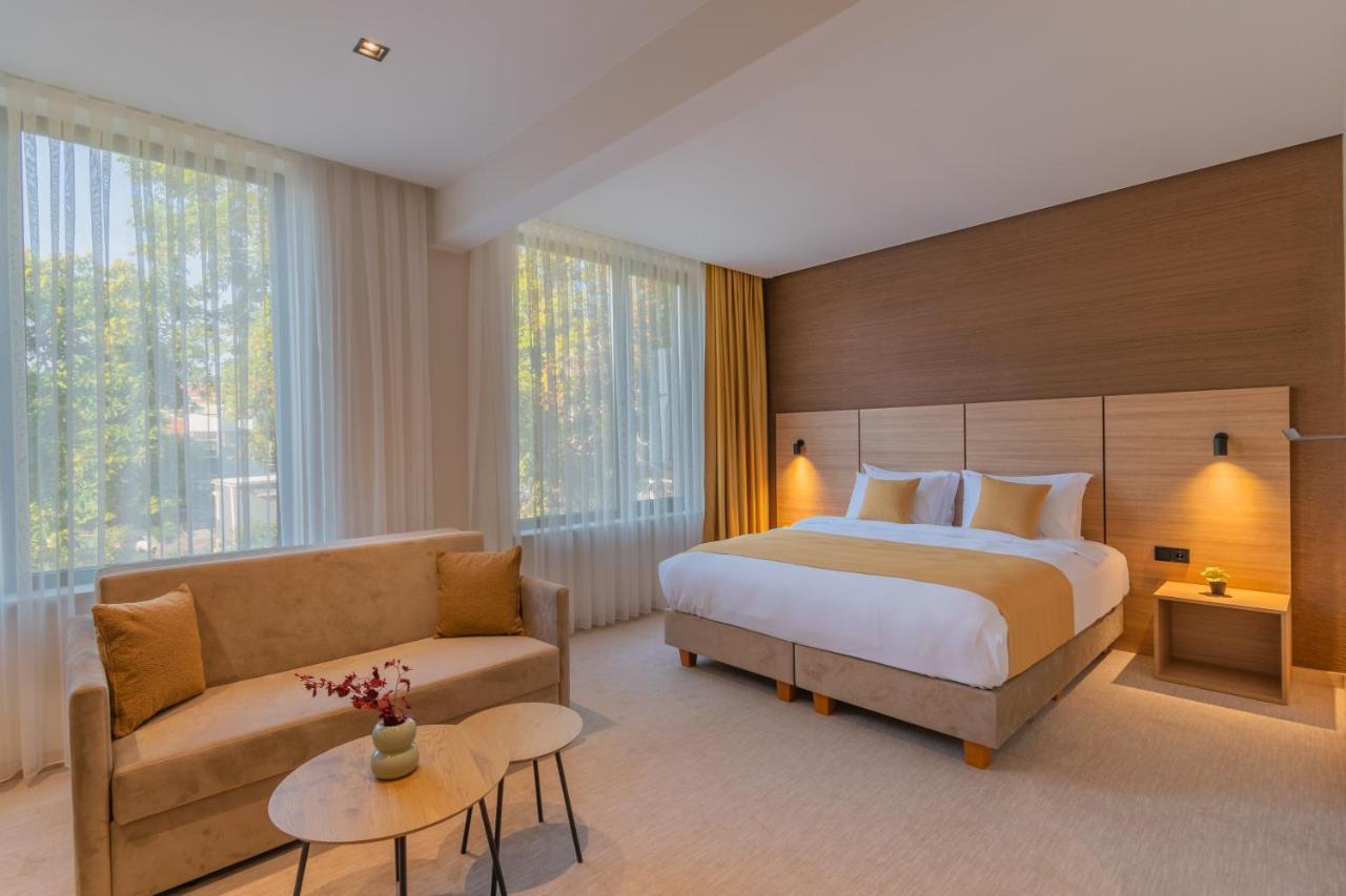 מומצ'ילגראד Hotel Osetia Garden מראה חיצוני תמונה