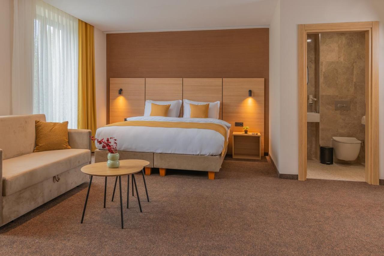 מומצ'ילגראד Hotel Osetia Garden מראה חיצוני תמונה
