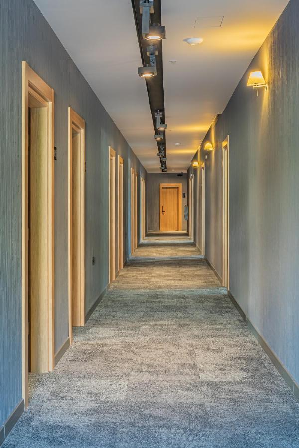 מומצ'ילגראד Hotel Osetia Garden מראה חיצוני תמונה