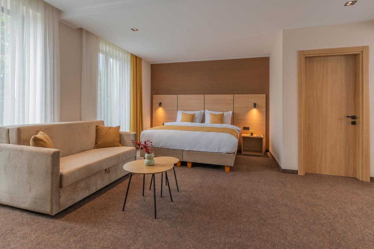 מומצ'ילגראד Hotel Osetia Garden מראה חיצוני תמונה