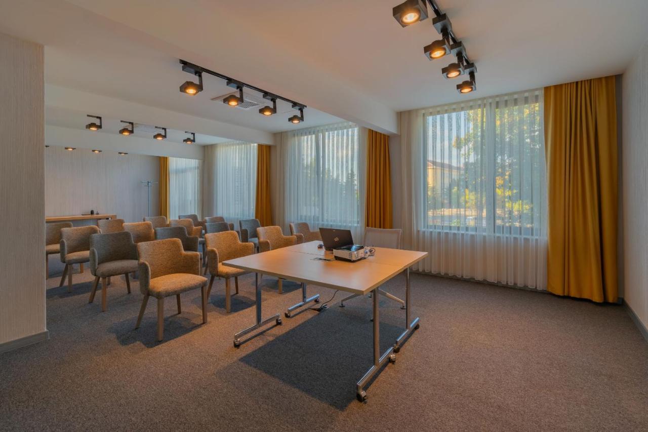 מומצ'ילגראד Hotel Osetia Garden מראה חיצוני תמונה