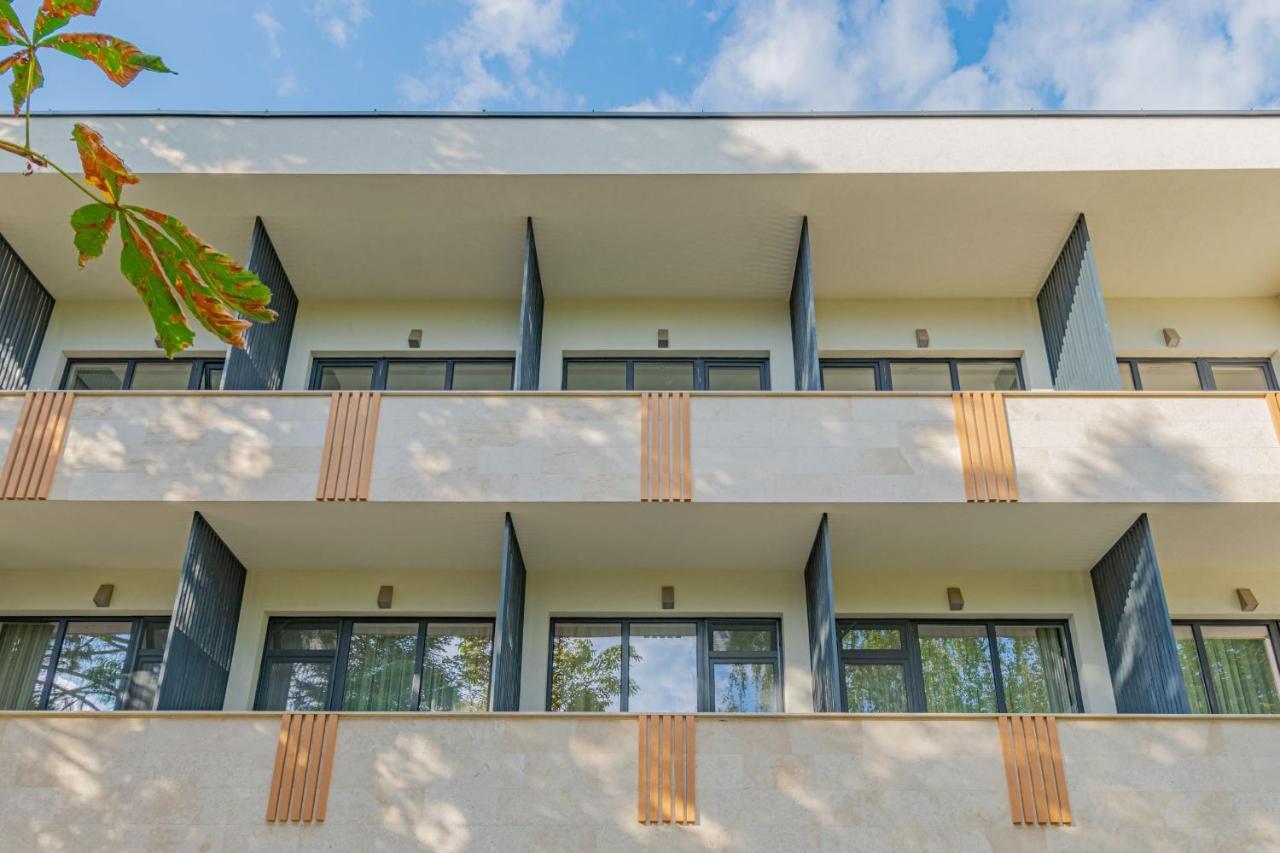 מומצ'ילגראד Hotel Osetia Garden מראה חיצוני תמונה