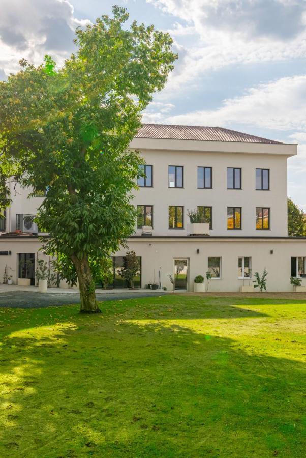 מומצ'ילגראד Hotel Osetia Garden מראה חיצוני תמונה